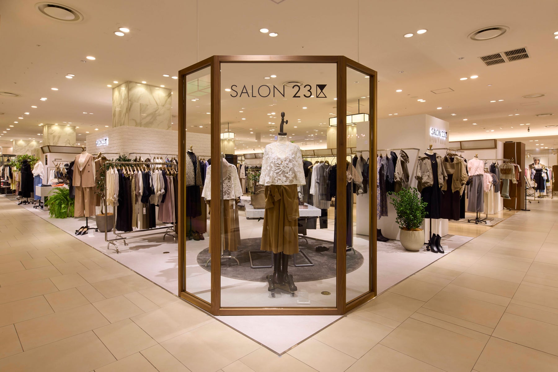 SALON 23区 阪急うめだ本店